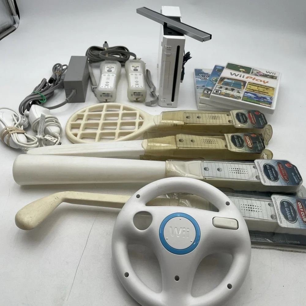 Nintendo Wii Bundle Console+Power Supply+Sensor+Nunchucks+Acces+3 Games- TESTED